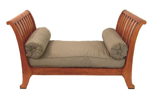Banqueta estilo Biedermeier, madera de guindo maciza. c. 1930