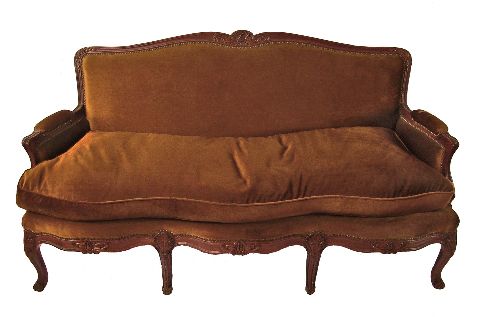 Sofa estilo L. XV, tapizado mostaza