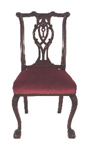 Silla baja estilo chippendale, tapizado pana bordo