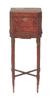 Mueble coiffeuse ingls con utensilios. Faltantes.