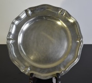Fuente circular Christofle con monograma ES. Metal plateado. Dim. 35 cm.