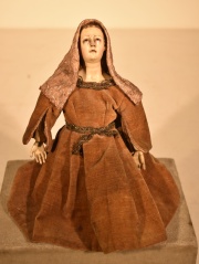 Virgen Dolorosa Arrodillada. Papier mach, vestido marrn.