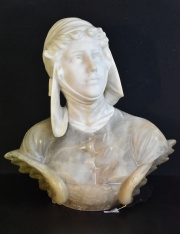 Beatrice, escultura de alabastro tallada. Annima. Alto: 51 cm. Frente 52 cm Italia, circa 1900.