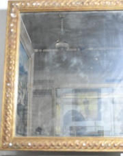 Espejo marco dorado. Averas. Casa Veltri. Mide 46 x 40 cm.