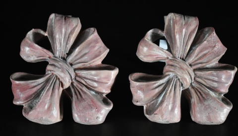 Florones para cortina de L'Interdit, Madera en forma de moos rosados.