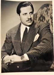 Heinrich, Annemarie. Fotografa del cantante argentino, JORGE ORTIZ, ao 1944, mide 11 x 17 cm.