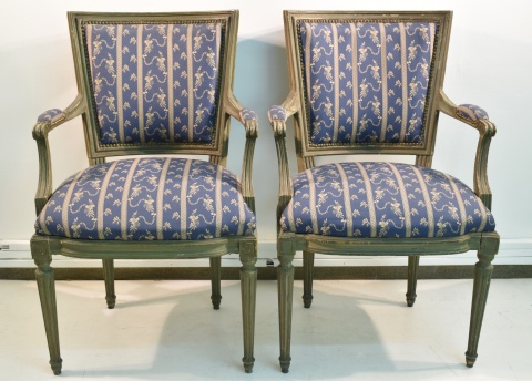 Ocho Sillas y dos sillones, averas en tapizado. Sillones con distintos tapizados, restauros. De la casa Nordiska. 10 pi