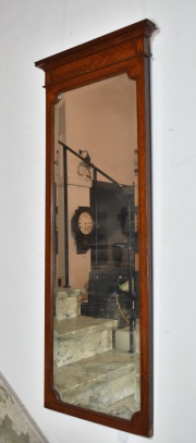 Espejo rectangular estilo ingls, marco madera lustrada. 120 x 48 cm.