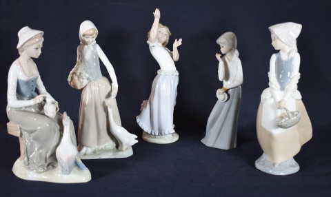 5 figuras de porcelana de Lladro Y Casades. pequeas averas