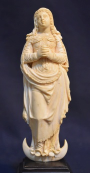 Inmaculada Concepcin, talla de marfil. Fisuras. 16 cm.
