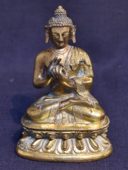 Bodhisattva, pequeo bronce dorado. 11 cm.