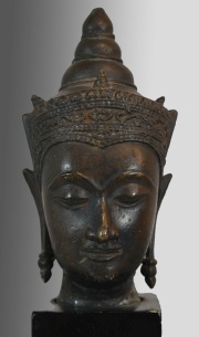 Pequea Cabeza de bronce de Camboya. 16 cm.