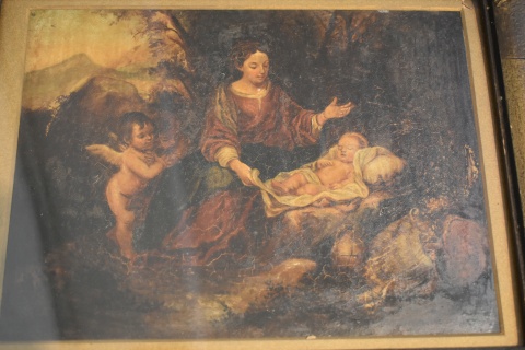 La Virgen y el Nio con ngeles, leo sobre cobre, desperfectos. Escuela espaola. Mide 15x20cm