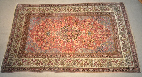 Alfombra persa de lana y seda, campo bordo y celeste con medalln negro y flores polcromas. 214 x 137 214 x 137cm