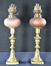 Par de lmparas quinqu con candeleros de bronce. Restaurados. (387)