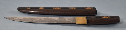 Tanto, cuchillo corto japons, cubierta de laca. (891)