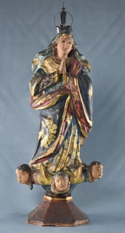 Virgen Inmaculada, talla policromada con cabeza de ngeles. (207)