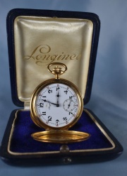 Reloj de Bolsillo Longines de oro. Faltantes, averas. En estuche. (570).