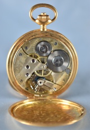 Reloj de Bolsillo Longines de oro. Faltantes, averas. En estuche. (570).