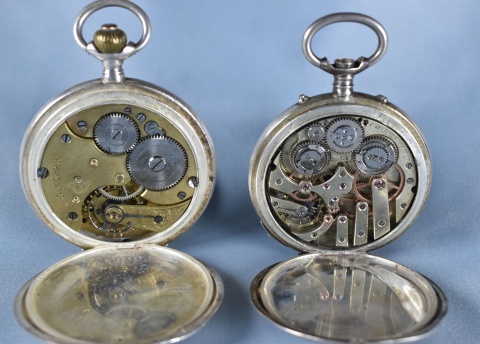 Tres Relojes Bolsillo: A.Huguenin & Sons. Faltan agujas y perilla; Omega con faltantes. (583 y 584). y otro + peq. S/N