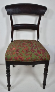 Silla inglesa, asiento tapizado en petit point verde con flores bord (371)