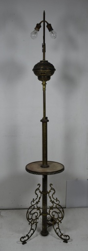 Lmpara de pie de bronce con un plano de mrmol (361)