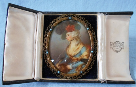 Miniatura firmada de la actriz britnica Sarah Siddons, con fino marco de bronce e incrustaciones de turquesa, con contr