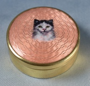 Cajita metal esmaltado en rosa con cabeza de gato 6cm dimetro
