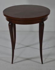 Pequea mesa estilo Luis XV circular. Desperfectos. Alto 53 cm.