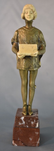 LEON NOEL DELAGRANGE figura bronce y marfil. Base mrmol casc. Alto: 24,5 cm.