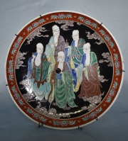 Plato de porcelana japonesa. Dimetro: 37 cm.