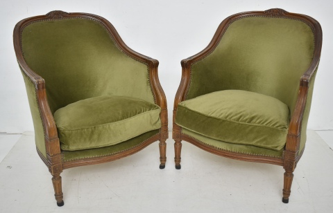 Juego de sala estilo Luis XVI, Sof y 2 sillones estilo francs, tapizado pana verde. 3 Piezas.