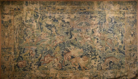 Antiguo Tapiz 'Escena de Cacera en un bosque' Desgastes. Mide: 263 x 442 cm.
