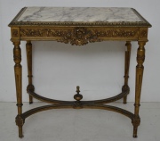 Mesa estilo Luis XVI, pequeas averas, tapa de mrmol. Alto: 77 cm. Tapa mide: 59 x 84 cm.