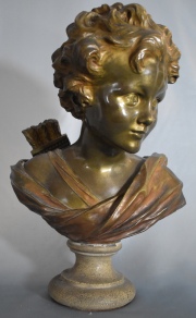 BUSTE DE JEUNE HOMME AU CARQUOIS DE FLECHES, escultura de bronce firmado atrs Leonard. Con pedestal.