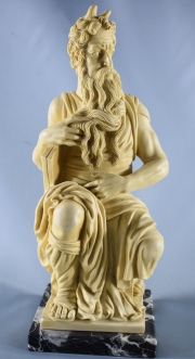 MOISES, escultura de pasta firmada al dorso G. Ruggeri. Base de mrmol. Alto total: 25, 5 cm.