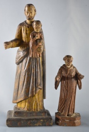 SAN JOSE Y EL NIO y SANTO, dos figuras de madera tallada y policromada. Alto: 27, 5 y 16, 3 cm.