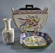 TEA CADDY, de porcelana con tapa de madera, pequeo vaso de porcelana y plato esmaltado con figuras orientales.