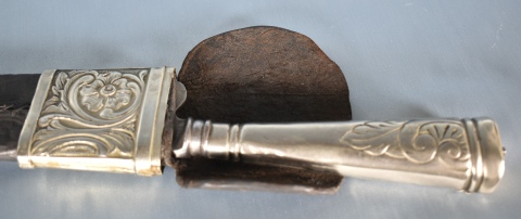 Cuchillo criollo hoja Franz Wenk, tamao de la misma. 38 cm. con vaina de cuero Largo total: 51 cm.