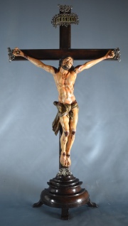 Crucifixin Brasilea. Cruz de jacaranda con terminales de plata