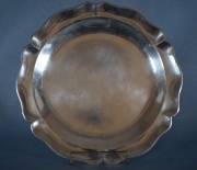 Fuente honda circular plata 900, bordes ondeados. Dimetro: 31 cm. Peso: 530 gr