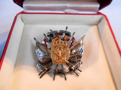 ARMADA ESPAOLA, gran prendedor insignia de plata, con escudo enchapado en oro 18 k, del Comandante General de la Inf