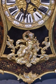 Reloj de estilo Boulle con mnsula. Bronce dorado. Restauro. Alto reloj: 75 cm. Alto mnsula: 27 cm