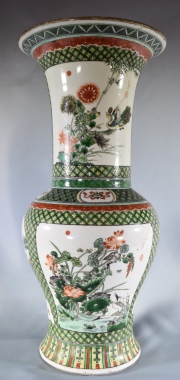 Vaso chino Famille Verte. Alto: 44,3 cm. Dimetro: 20,7 cm.