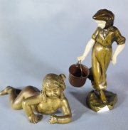 AGUATERA y NIA RECOSTADA, dos figuras de bronce dorado.