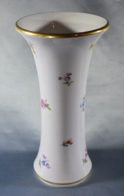 Vaso porcelana de Meissen, decoracin de flores.