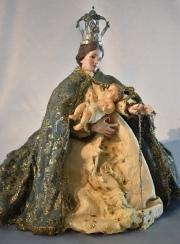 VIRGEN Y EL NIO, con corona de plata. Siglo XIX. Alto: 36 cm. Bolivia siglo XIX