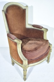 Bergere Luis XVI, laqueado tapizado en pana marrn con almohadon.