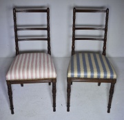 Dos sillas estilo ingls, tapizado a bastn.