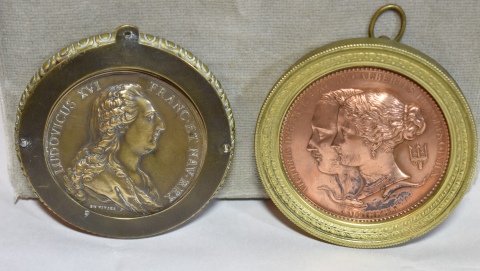 Dos Medallones ciculares. Mara Antonieta de Austria y Alberto (DuVivier 1781), marco bronce.